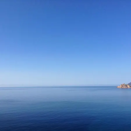 On The Sea Aparthotel *