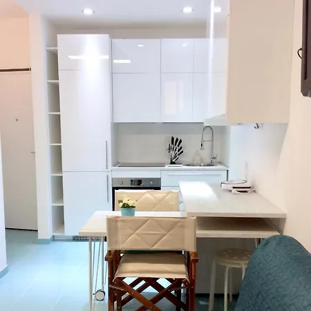 アパートホテル On The Sea カリアリ